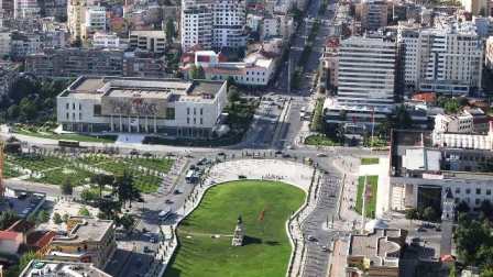 Qeveria shpall konkursin per projektimin dhe rikonstruksionin e disa godinave ne Tirane